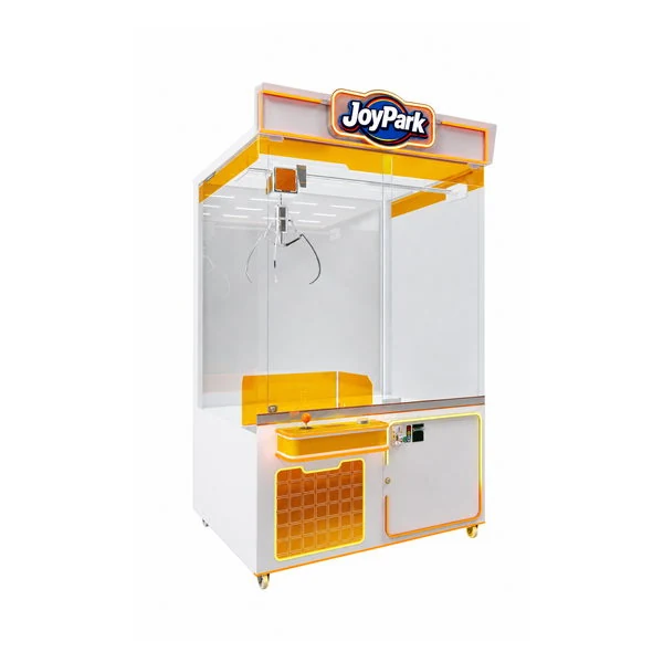 Future Beat PLUS Giant Claw Machine by Joypark